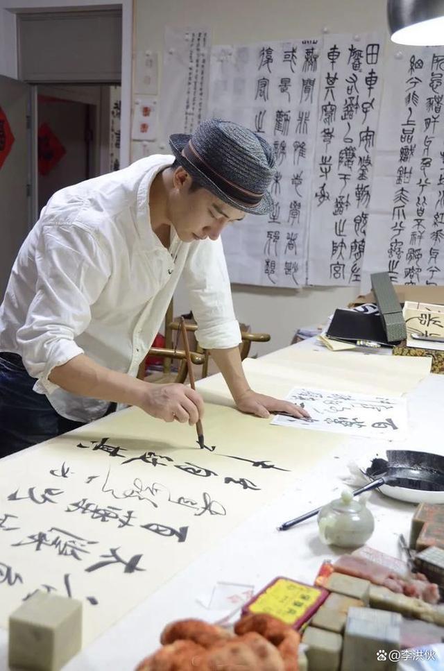 刘晓庆卖字再引争议，紫气东来四个字标价3999元