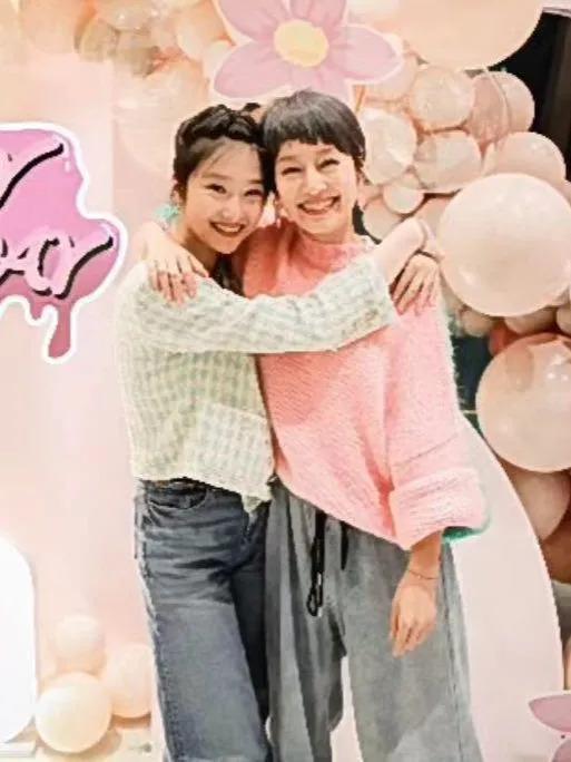 马伊琍为小女儿庆生举办派对，文章未现身，大女儿颜值出众