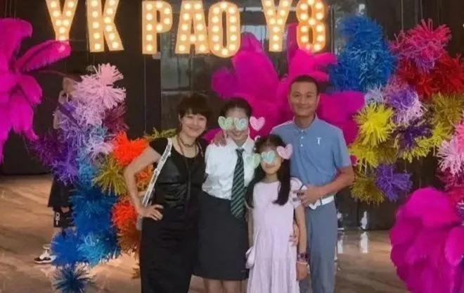 马伊琍为小女儿庆生举办派对，文章未现身，大女儿颜值出众