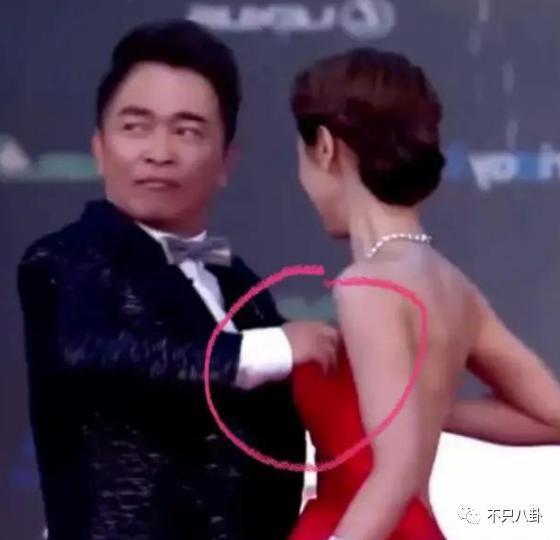 表达爱的方式有很多，但这样是不是有点离谱辣眼睛了？