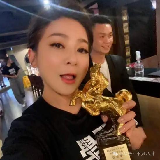 表达爱的方式有很多，但这样是不是有点离谱辣眼睛了？