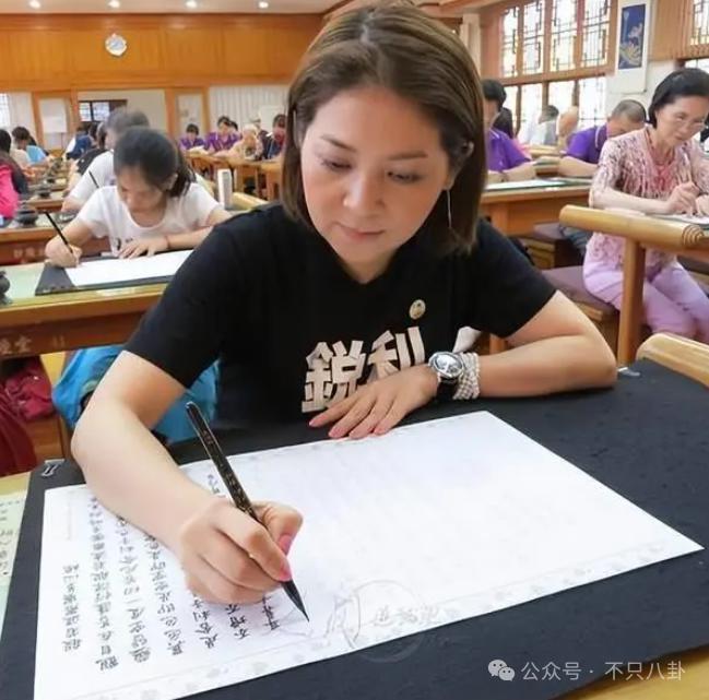 表达爱的方式有很多，但这样是不是有点离谱辣眼睛了？