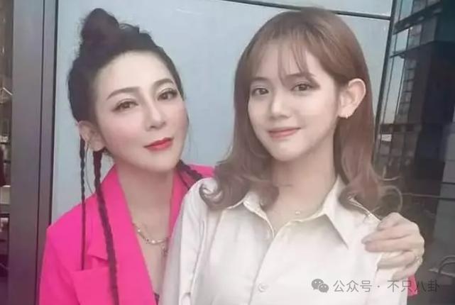 表达爱的方式有很多，但这样是不是有点离谱辣眼睛了？