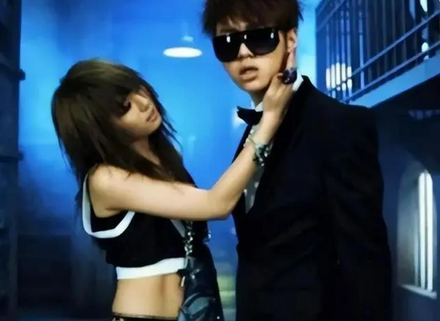 这瓜恋不到他，就恋他的兄弟？