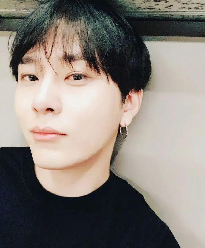 这瓜恋不到他，就恋他的兄弟？