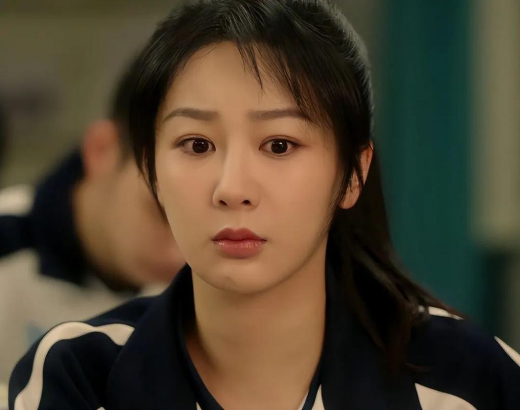 女星扮嫩有多猛？扎双马尾蹦蹦跳，56岁管64岁叫妈
