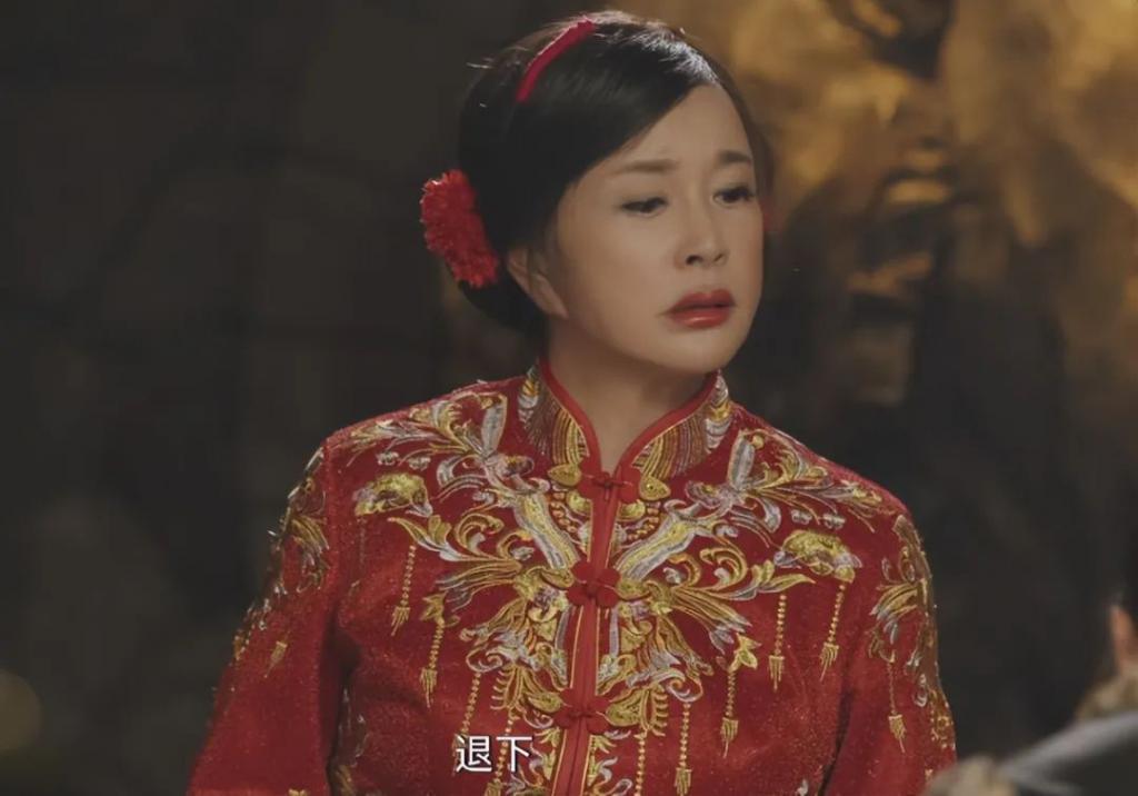 女星扮嫩有多猛？扎双马尾蹦蹦跳，56岁管64岁叫妈