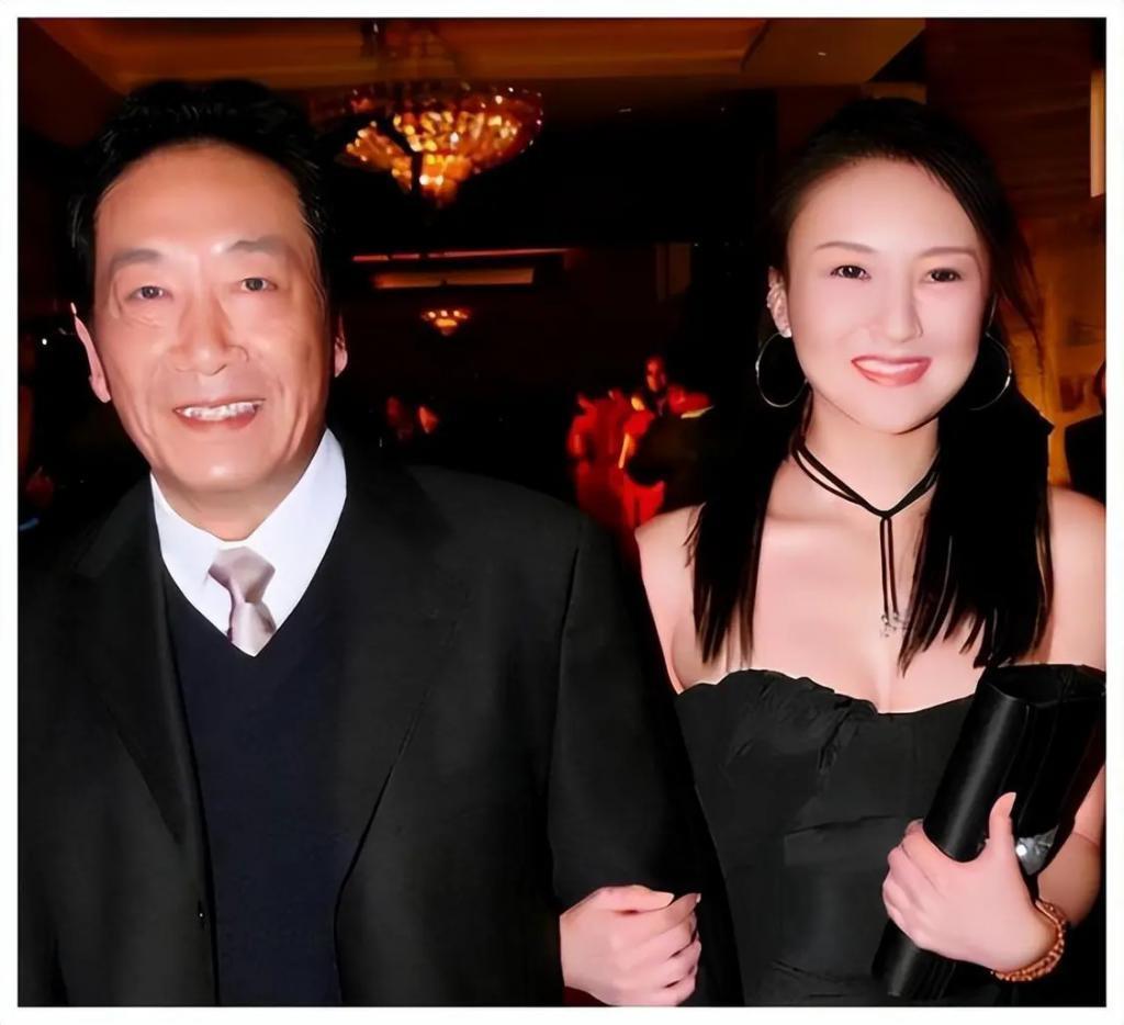 现在男星和自己妻子孩子的年龄差这么大的吗？真大开眼界