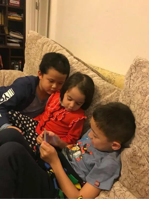 现在男星和自己妻子孩子的年龄差这么大的吗？真大开眼界
