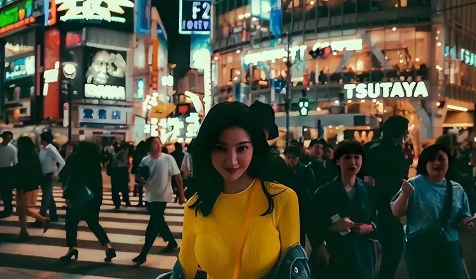 网友嘲资源咖多年，也无法否认她的美貌