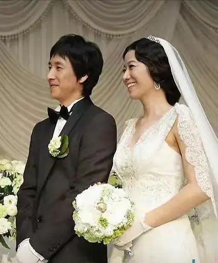 李善均让韩娱无地自容，生前遭19小时夜审，死后23天妻子被迫复出