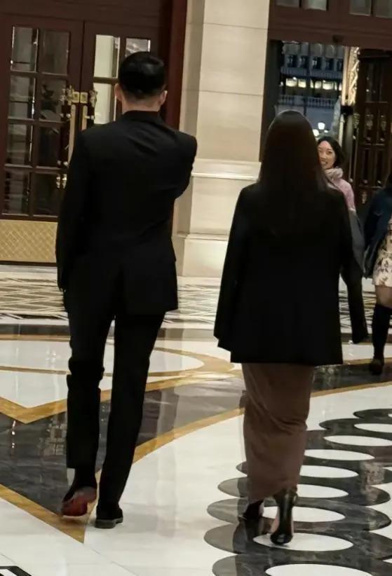 汪小菲带女友现身澳门亲密揽肩，住超9000元一晚酒店