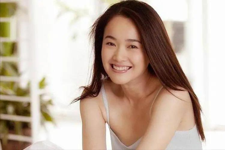 出身条件优异却情路坎坷，47岁重新归来她“杀”疯了？