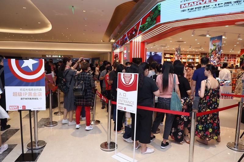 你看不上的名创优品，在国外变成了高攀不起的“奢侈品”。