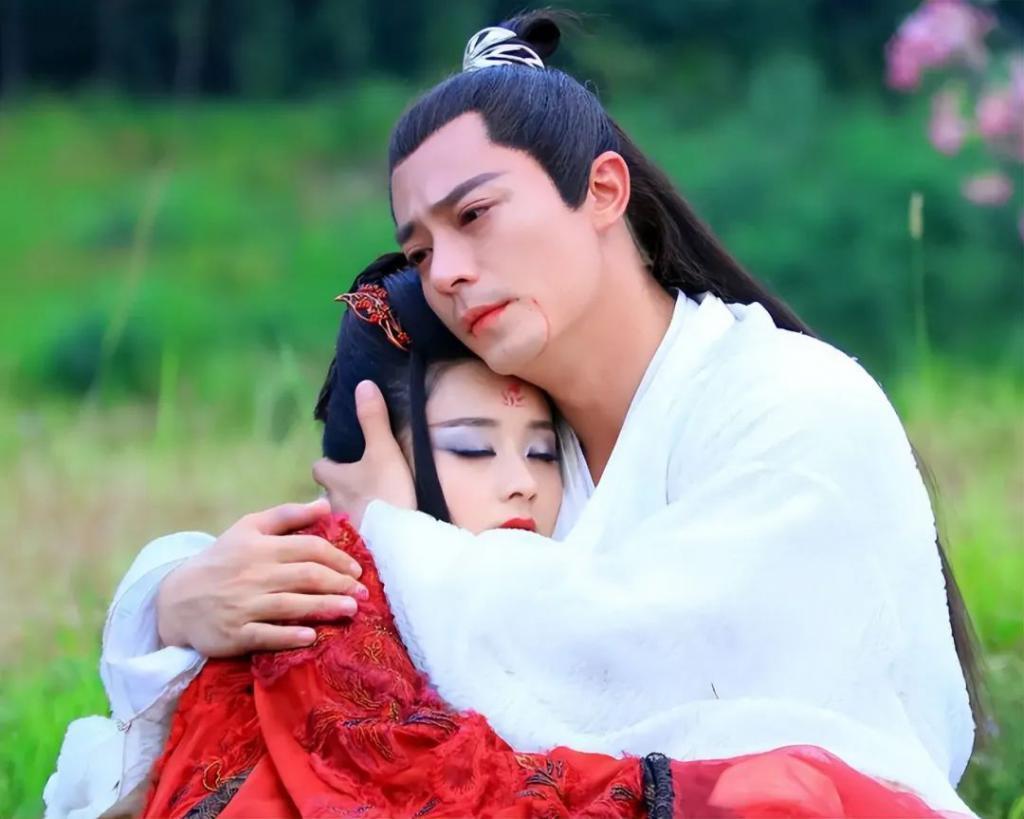 烂！陈都灵翻拍《花千骨》差评一片，单日票房仅130万