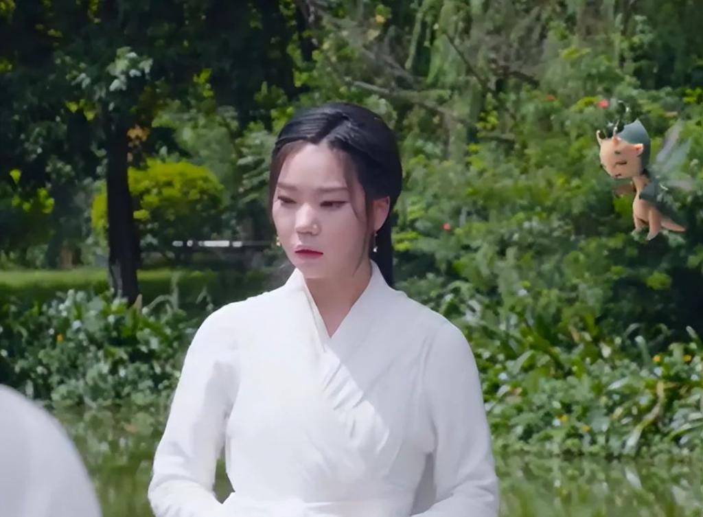 烂！陈都灵翻拍《花千骨》差评一片，单日票房仅130万