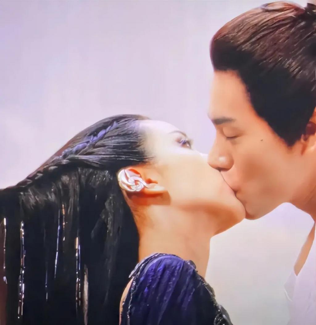 烂！陈都灵翻拍《花千骨》差评一片，单日票房仅130万