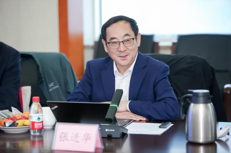 苗圩眼中的新能源汽车竞赛“上半场”