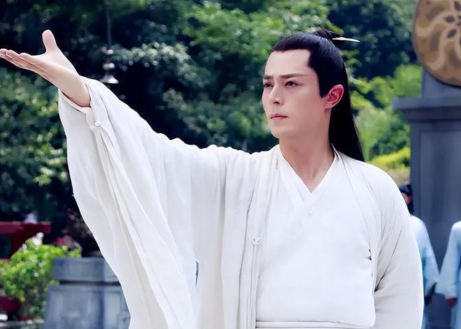 影版《花千骨》被央视点名批评！导演出镜道歉被嘲卖惨