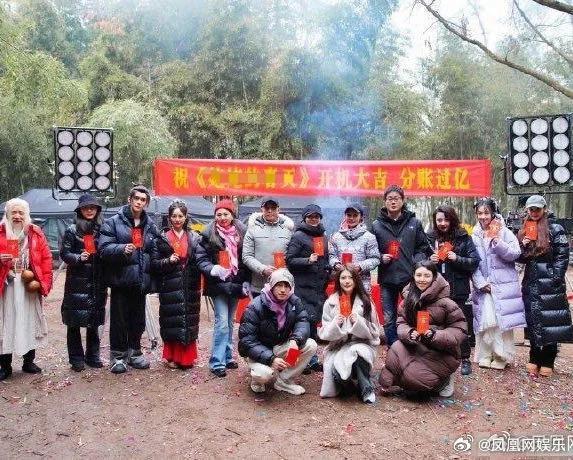 姚笛转行做导演？41岁状态引热议：导演门槛这么低？