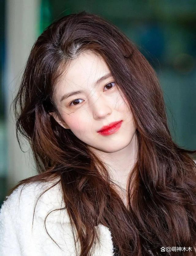 韩素希与江疏影同框！生图眼袋深太疲惫，韩式滤镜堪称诈骗