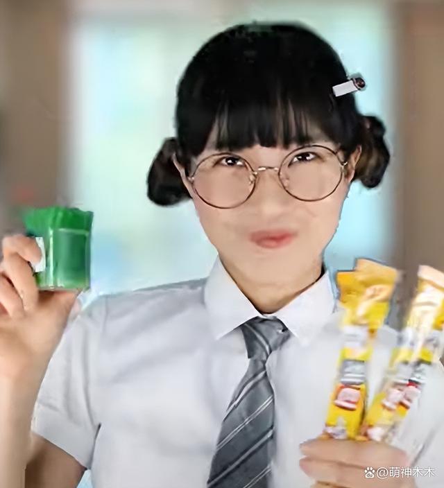韩网流行吃油炸淀粉牙签获明星推荐，本是环保材质用来喂猪