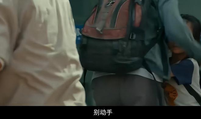 张艺谋新片惹争议，现实题材夹杂喜剧元素，预告被指太割裂
