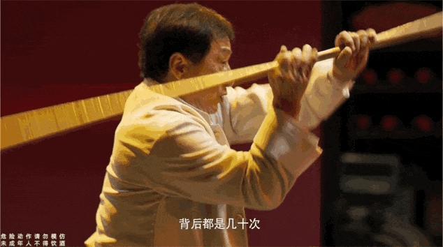 成龙，与他背后的江湖