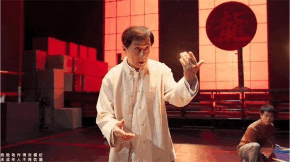 成龙，与他背后的江湖