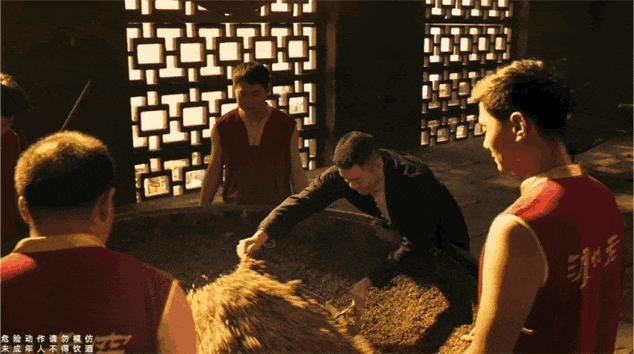 成龙，与他背后的江湖