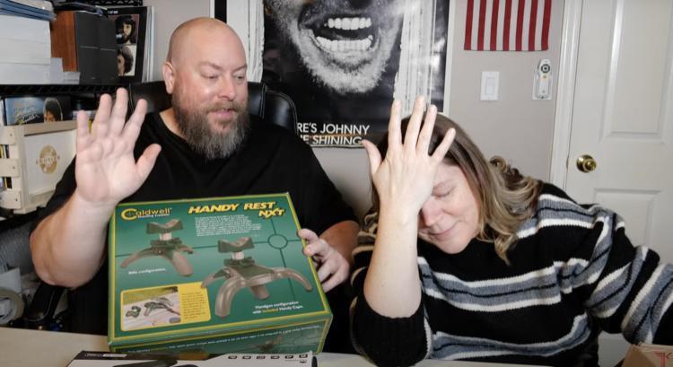 幻想从亚马逊“盲盒”抽中iPhone的外国网友,结果开出了…打地鼠机?