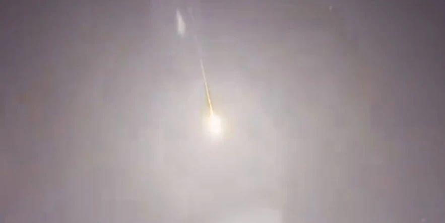 上周日小行星划破柏林夜空：撞击前3小时才被发现，有记录来第8次