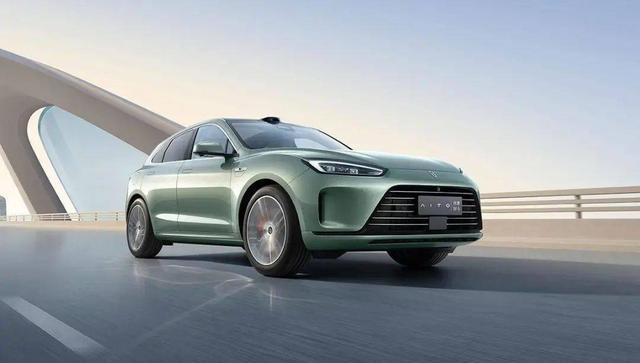 赛力斯：预计 2023 年净亏损 21 亿元-27 亿元