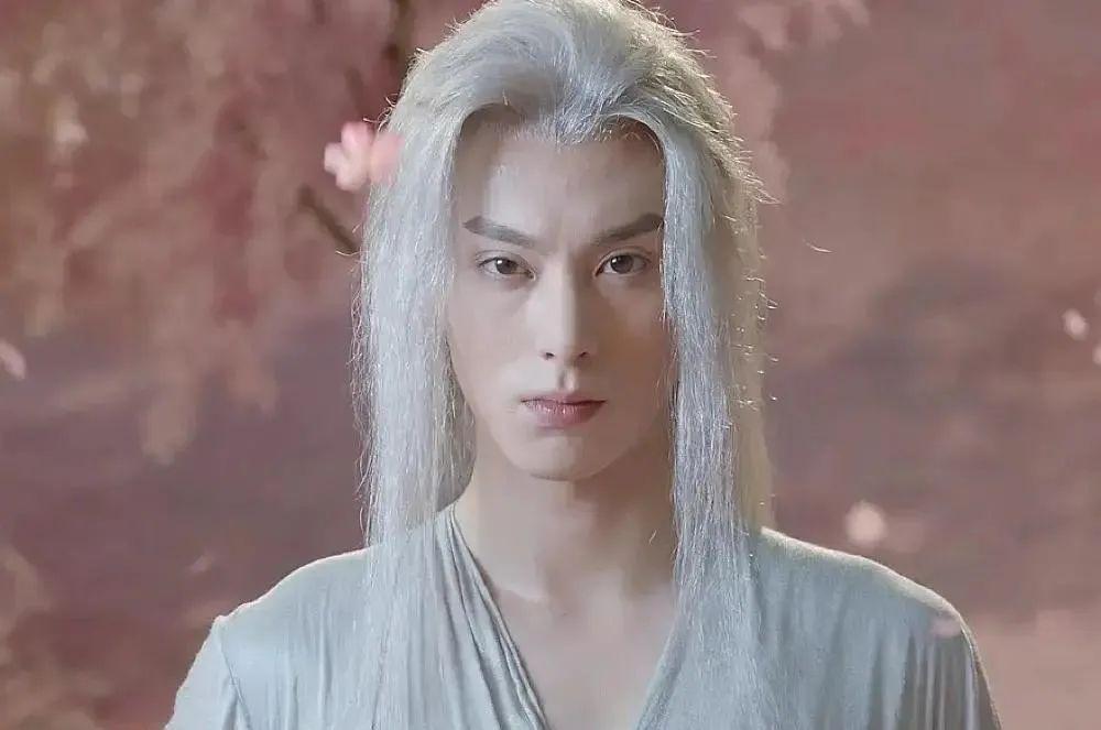 救命！她真的丑？