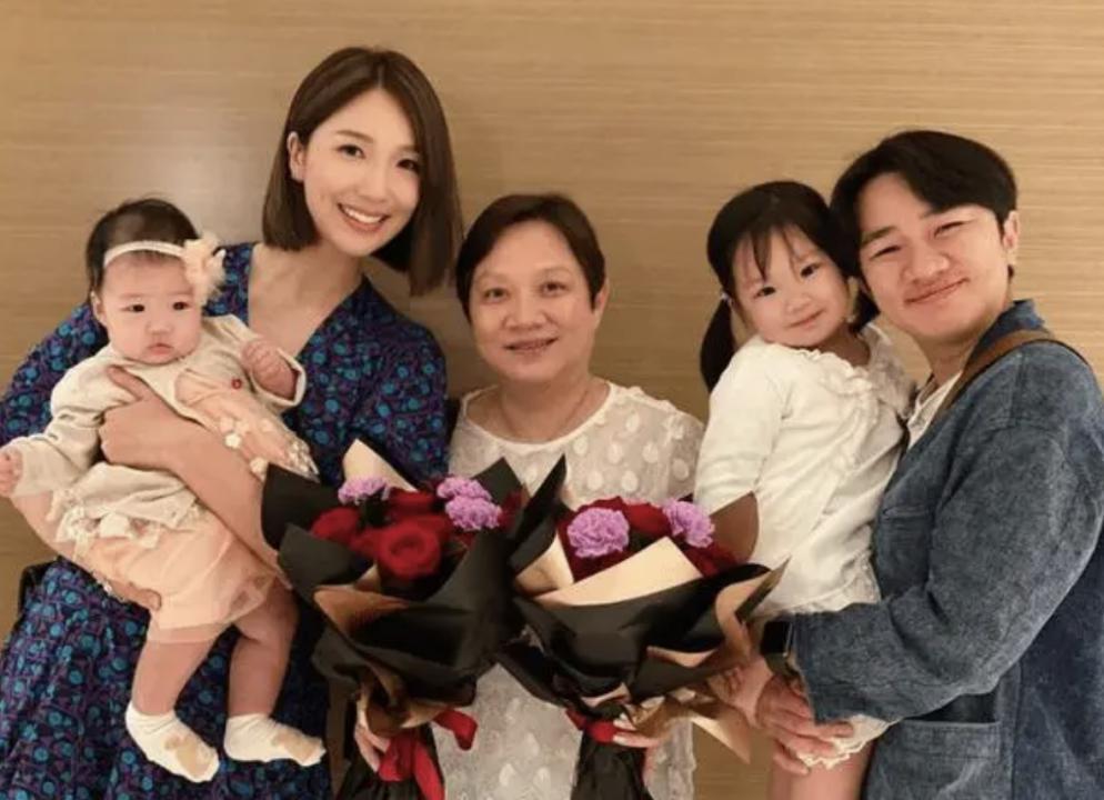 还记得王祖蓝的两个女儿吗？长这么大啦！