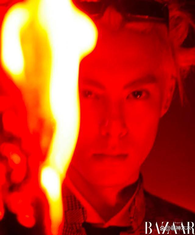 王鹤棣新杂志售出近800万，小肚凸出被嘲，大粉催销量惹争议