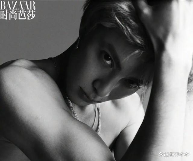 王鹤棣新杂志售出近800万，小肚凸出被嘲，大粉催销量惹争议