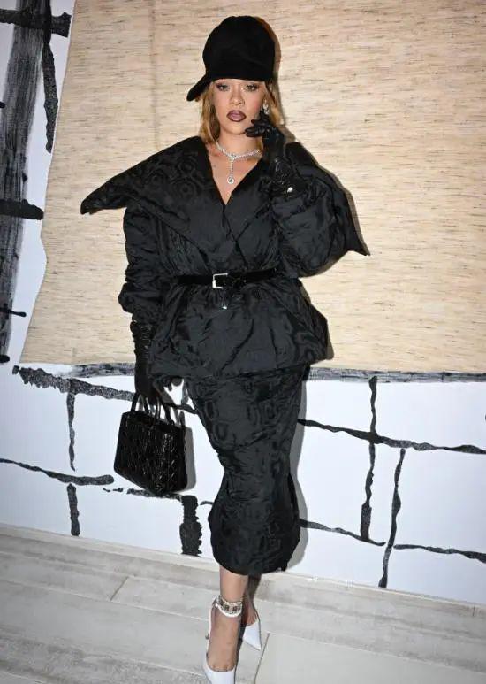 巴黎时装周上的韩素希,将韩女星的短板展现得淋漓尽致