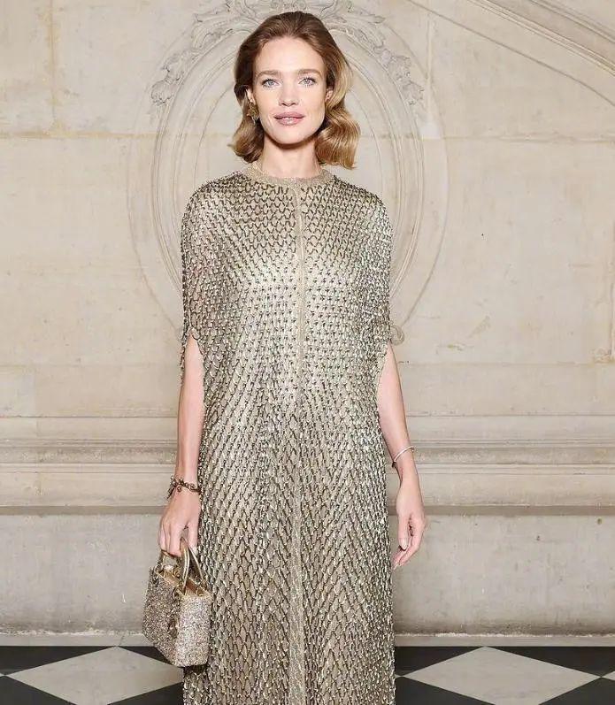 巴黎时装周上的韩素希,将韩女星的短板展现得淋漓尽致