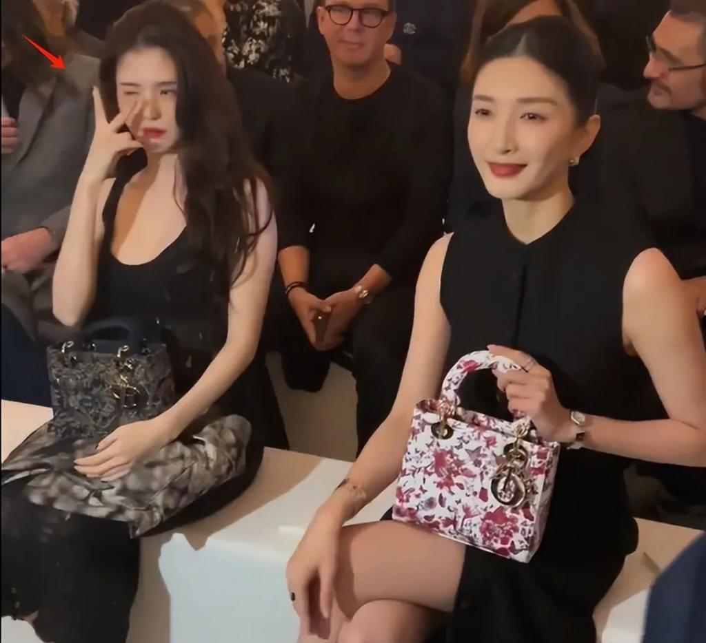 巴黎时装周上的韩素希,将韩女星的短板展现得淋漓尽致