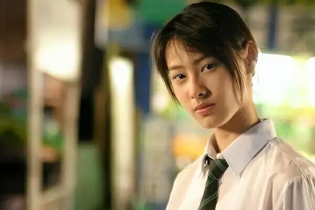 梁洛施直言不后悔：35岁身家数亿，有3个儿子，没嫁豪门