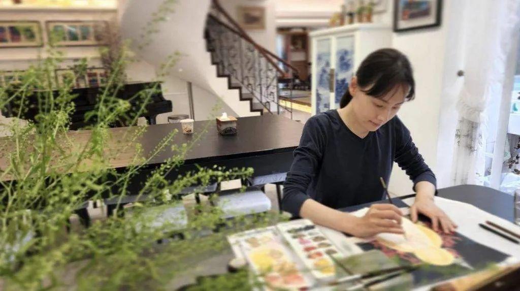 梁洛施直言不后悔：35岁身家数亿，有3个儿子，没嫁豪门