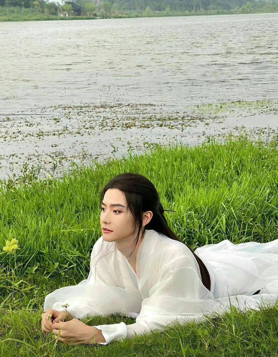 比女星还惊艳，这些男艺人也太美了吧！