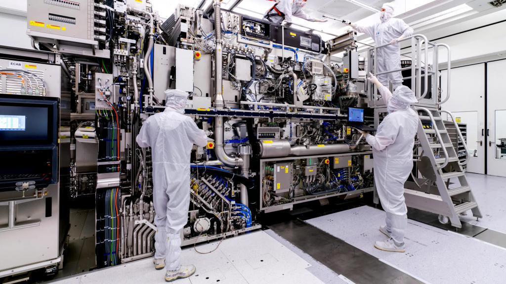 2023 年四季度 ASML 光刻机订单暴增，中国市场成最大贡献者