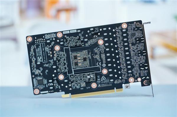 梦幻优雅！索泰RTX 4070 Ti SUPER TRINITY OC月白图赏