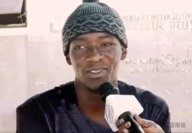奇葩！男友扮女装戴假发，打扮妖艳替女友考试被捉，考官懵: 小伙儿整太花！
