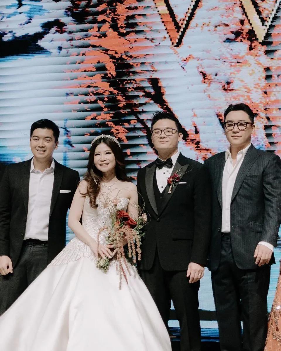 李胜利现身友人婚礼，身材发福面相变化大