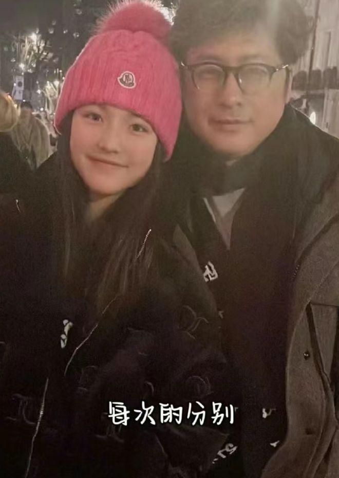 王岳伦咖啡厅被偶遇，打扮时髦，王诗龄越来越像爸爸！