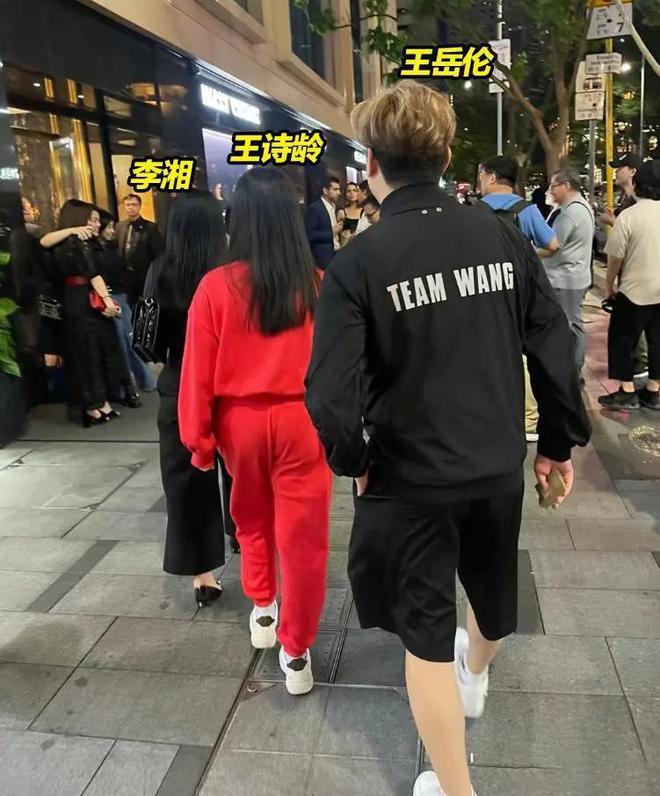 王岳伦咖啡厅被偶遇，打扮时髦，王诗龄越来越像爸爸！