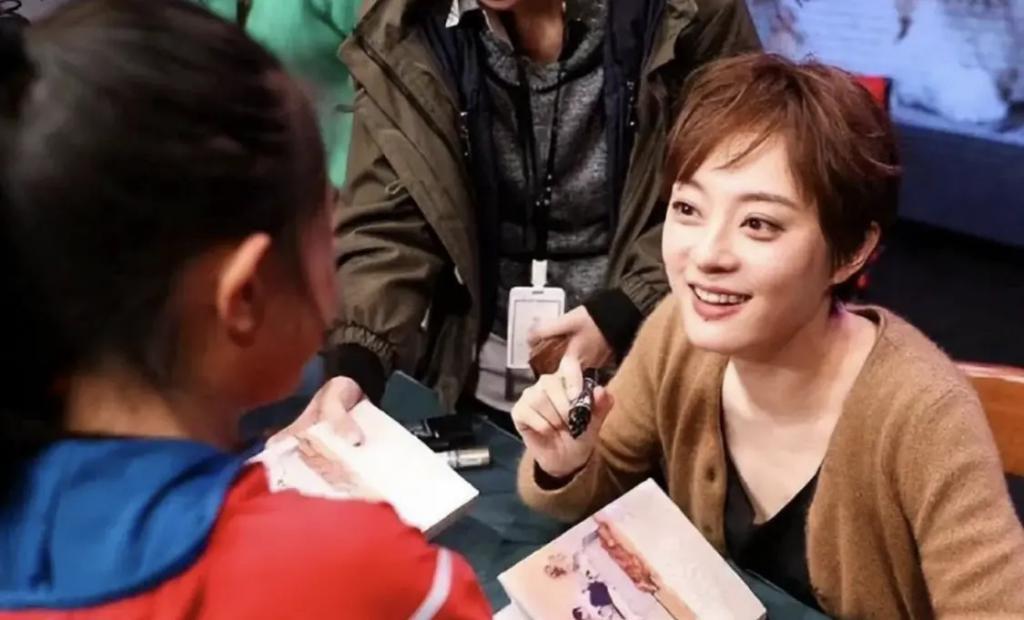 19年了，孙俪曾资助4年的“白眼狼”，依旧在自食其果